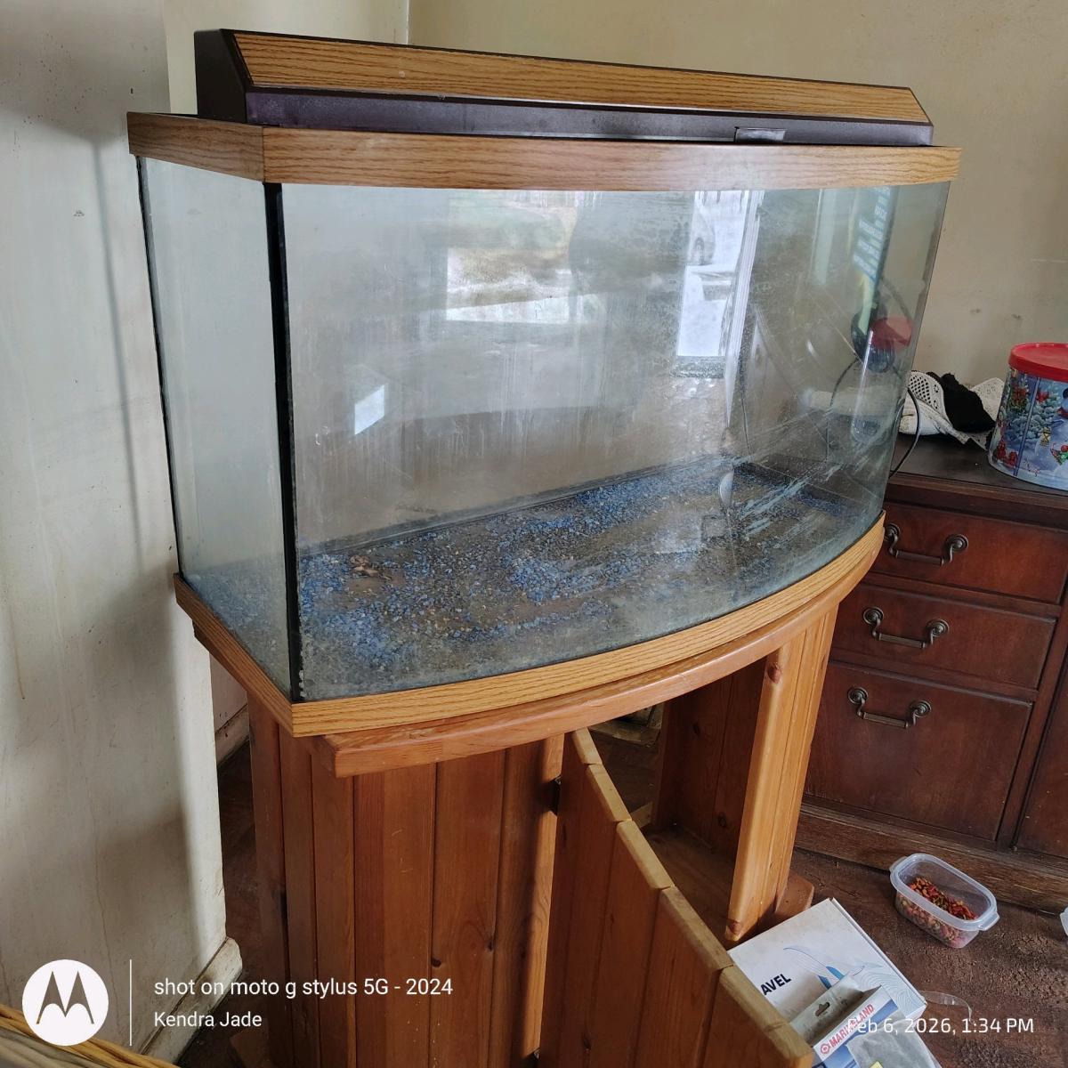 extremely large 5 ft fishtank never used - Akron, Ohio - FleaMarketBay