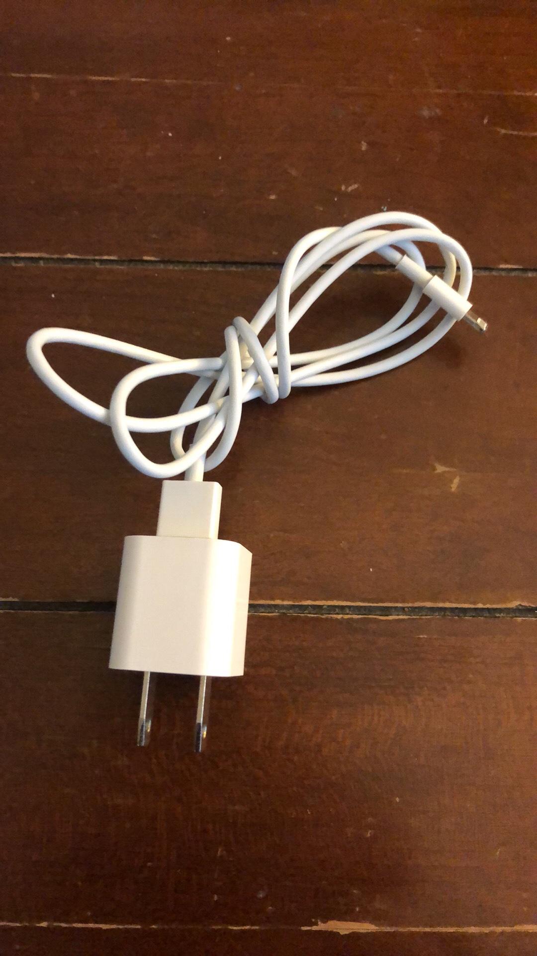 iPhone 8 w Charger - Hesperia, California - FleaMarketBay