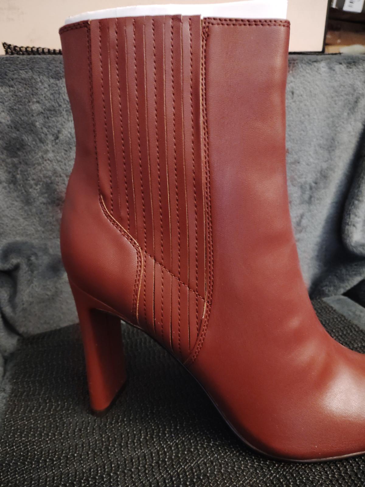 BCBGeneration Women's Kalia Fashion Boot, Burgundy,9.5 - Virginia Beach, Virginia - FleaMarketBay