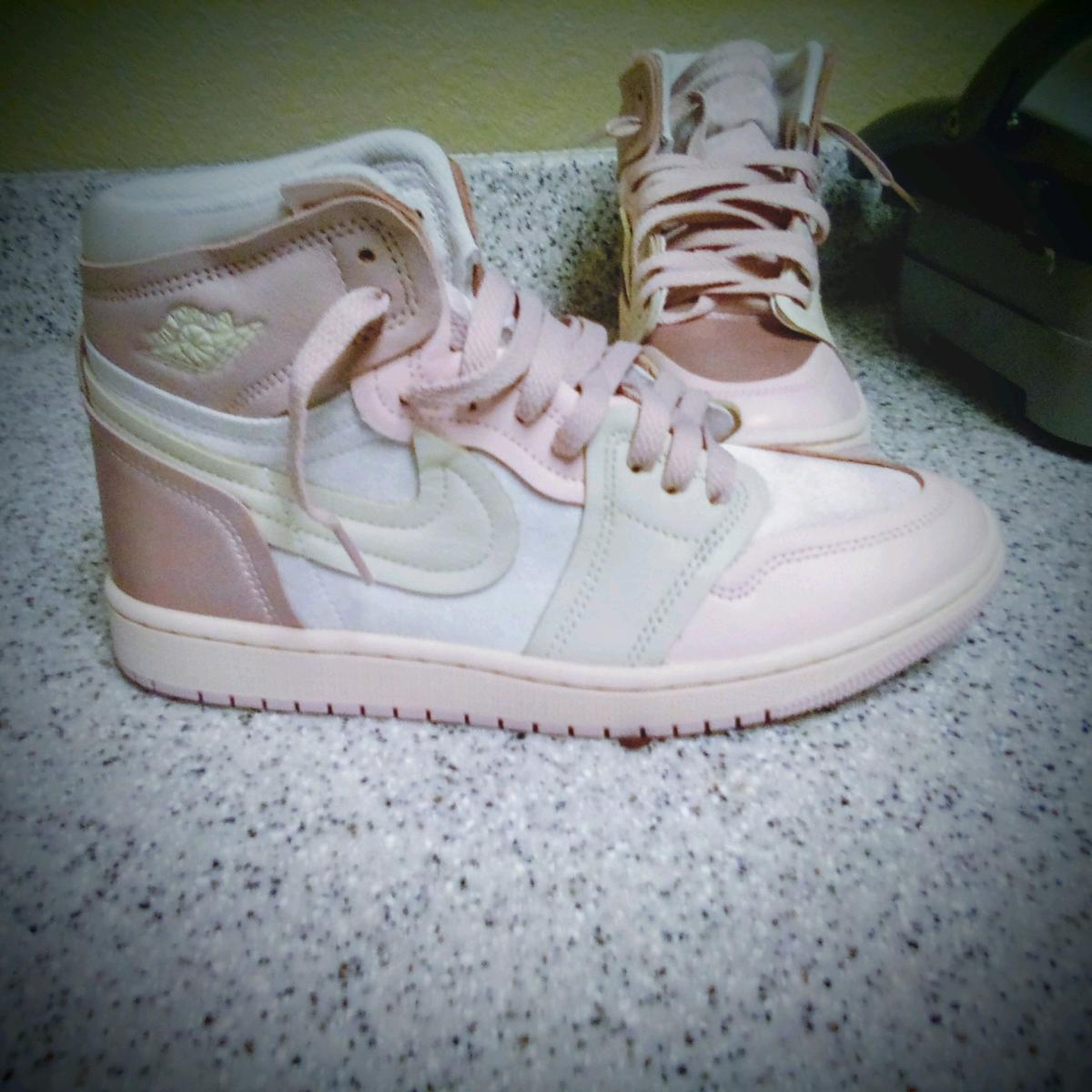 Womens Jordan 1s high pink oxford - Surprise, Arizona