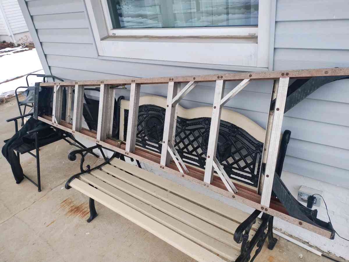 8 ft fiberglass step ladder in 6ft