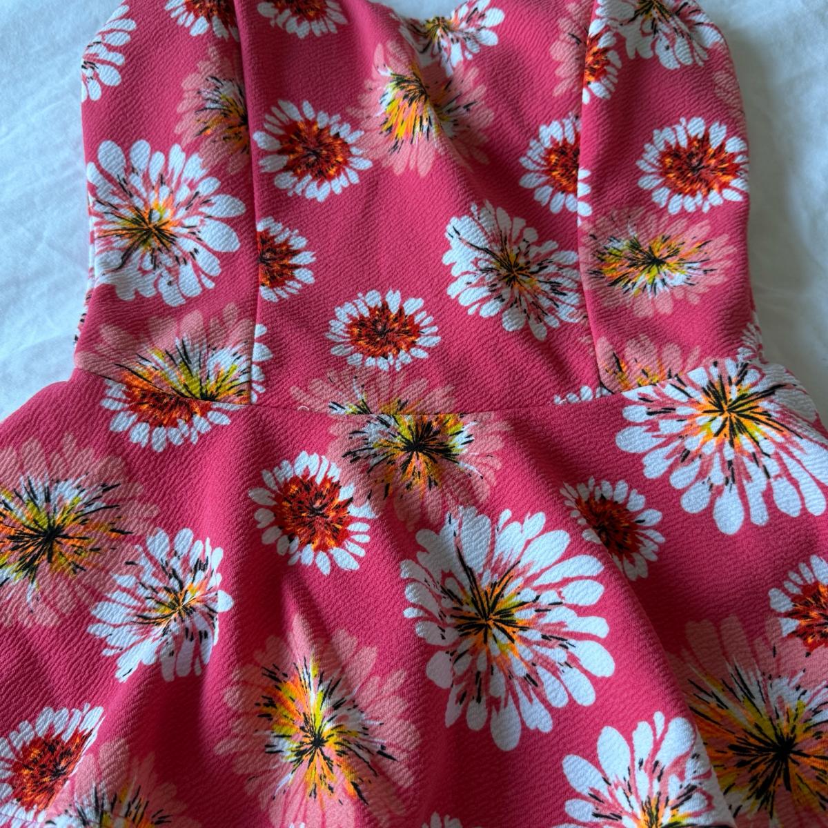 Flirty Floral Strapless Peplum Top  Pink Daisy Print  Size - Los Angeles, California - FleaMarketBay