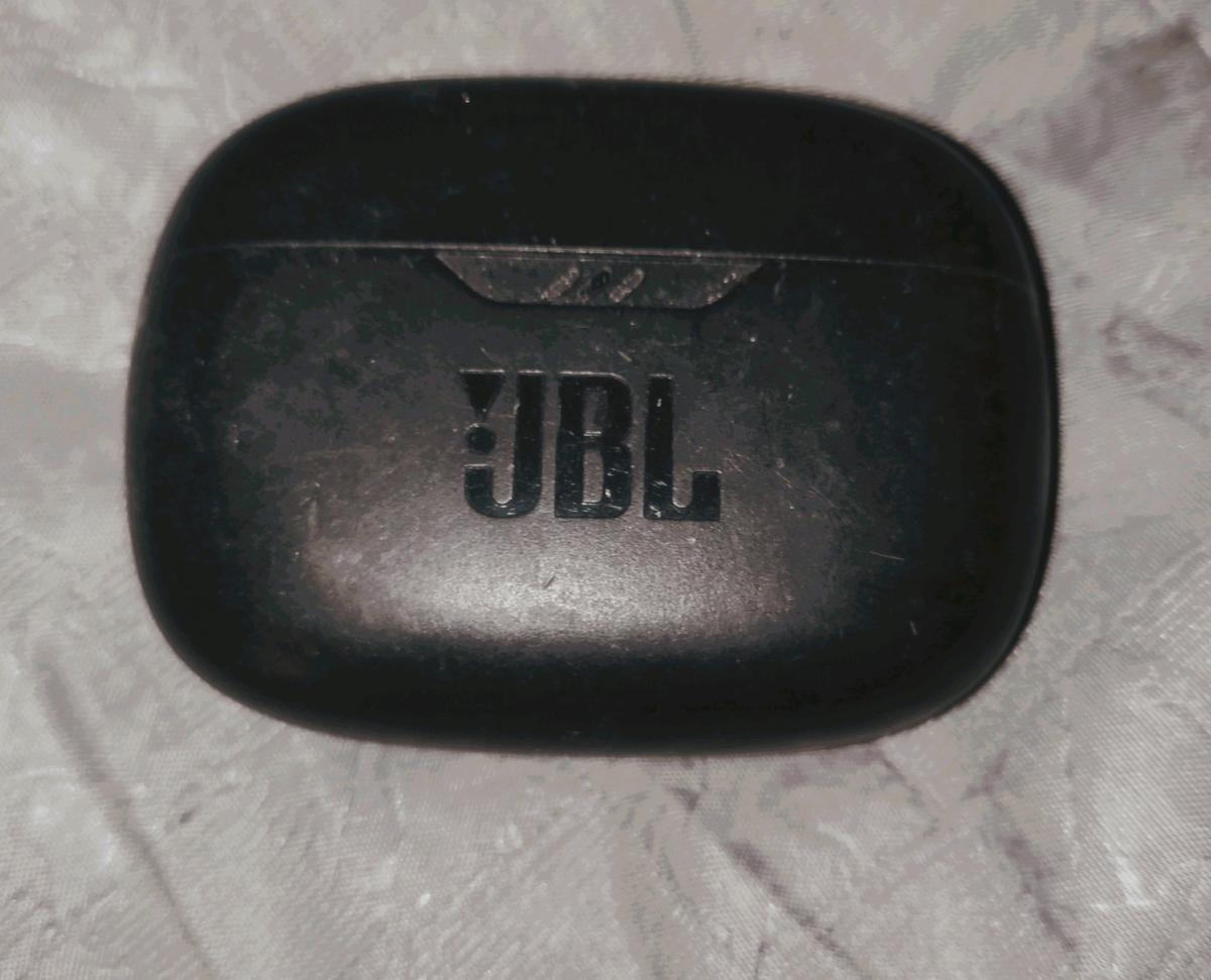 JBL Bluetooth wireless headphones with charger
