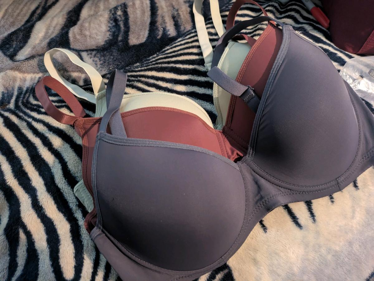 9 multicolored variety Bras 38 D or 85 D - Camas Valley, Oregon