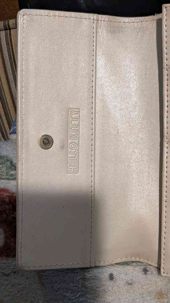 hello kitty wallet - Kansas City, Kansas - FleaMarketBay
