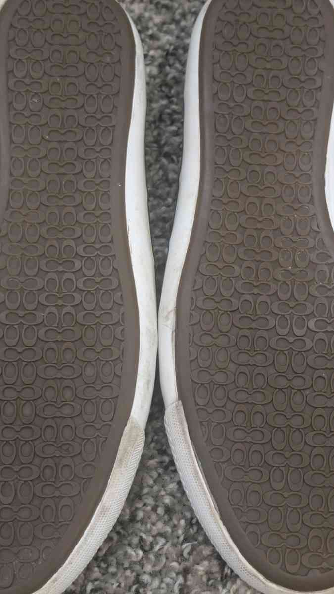 coach flats - Kansas City, Kansas - FleaMarketBay