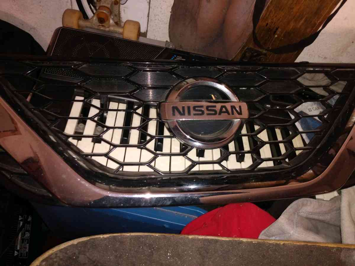 Nissan clip on front bumper sign - Los Angeles, California