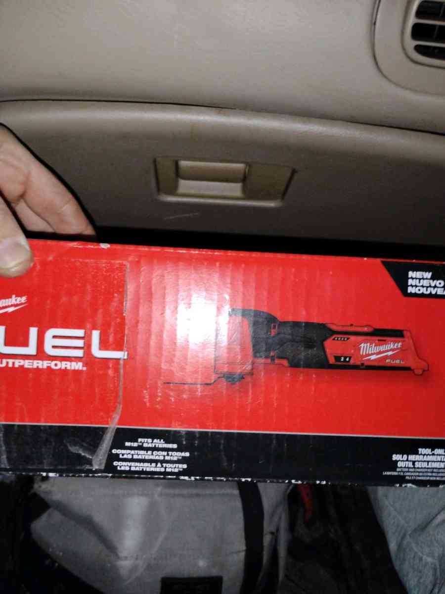 Milwaukee M12 Oscillating Multi tool - Peoria, Illinois - FleaMarketBay