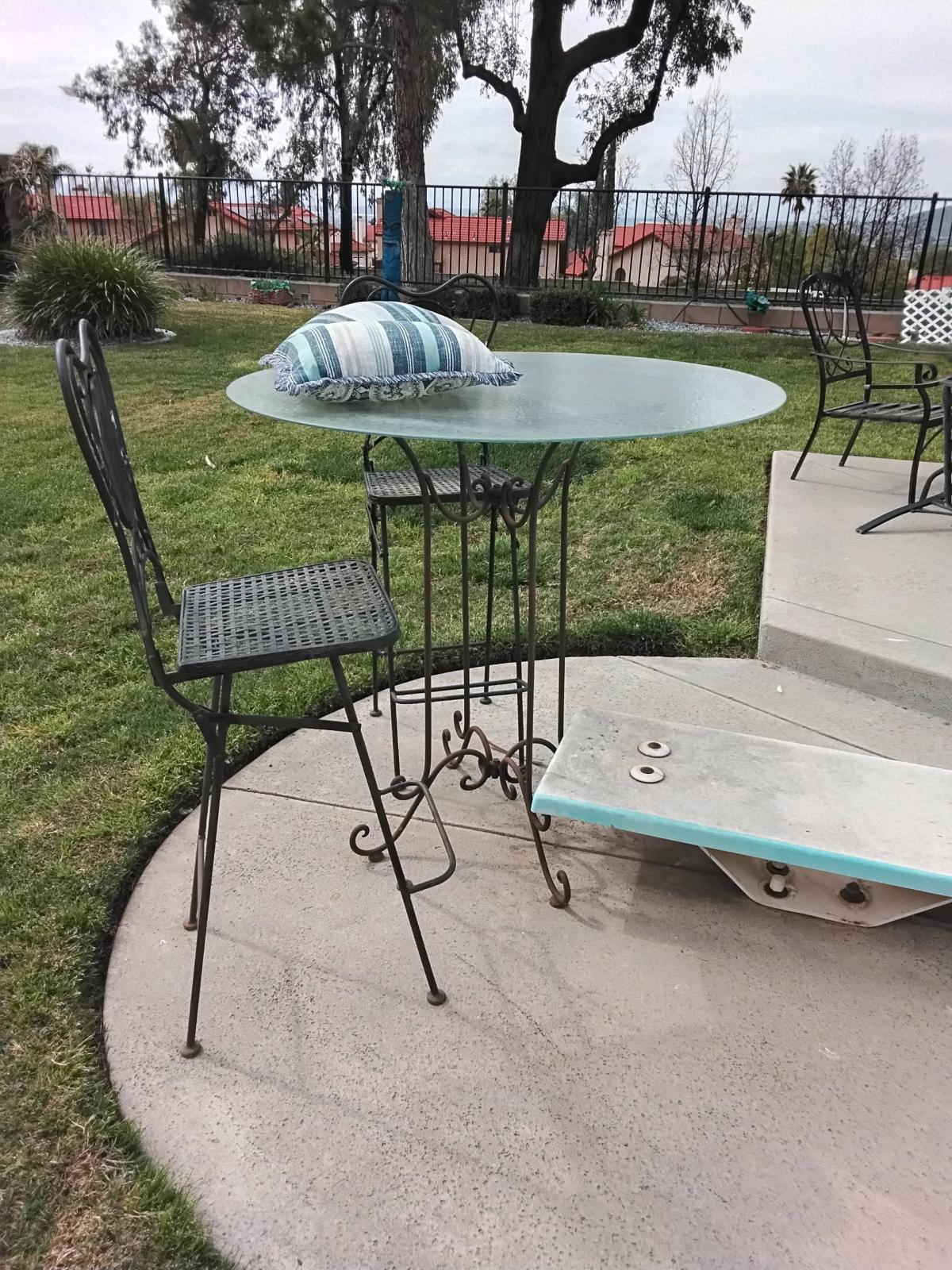 Tall patio Chair Table set - Moreno Valley, California
