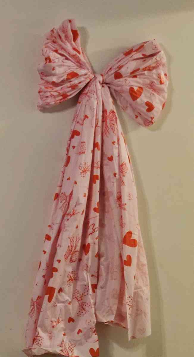 giant bows valentines themed - Racine, Wisconsin - FleaMarketBay