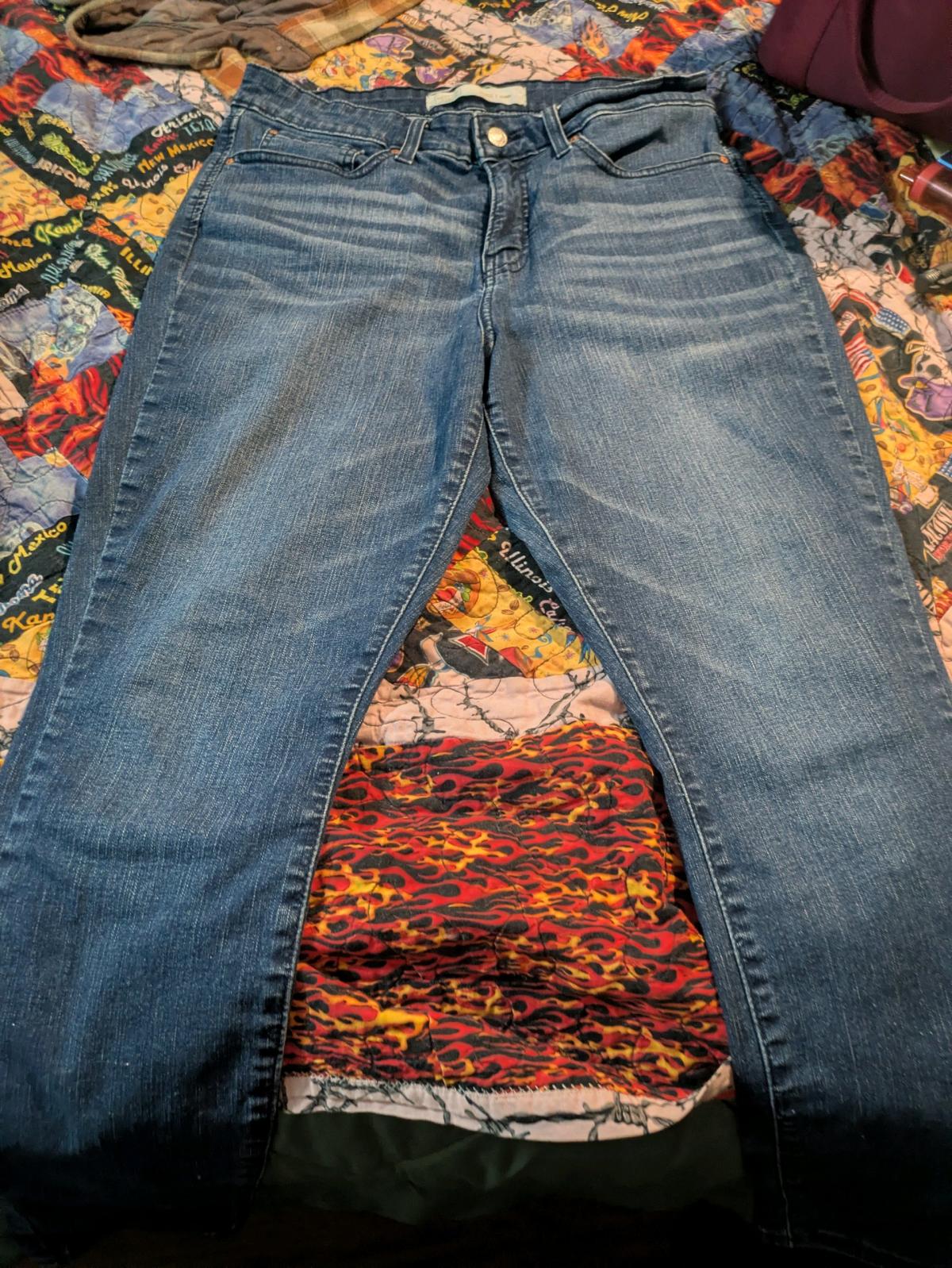 Womens Size 12 Levis - Camas Valley, Oregon