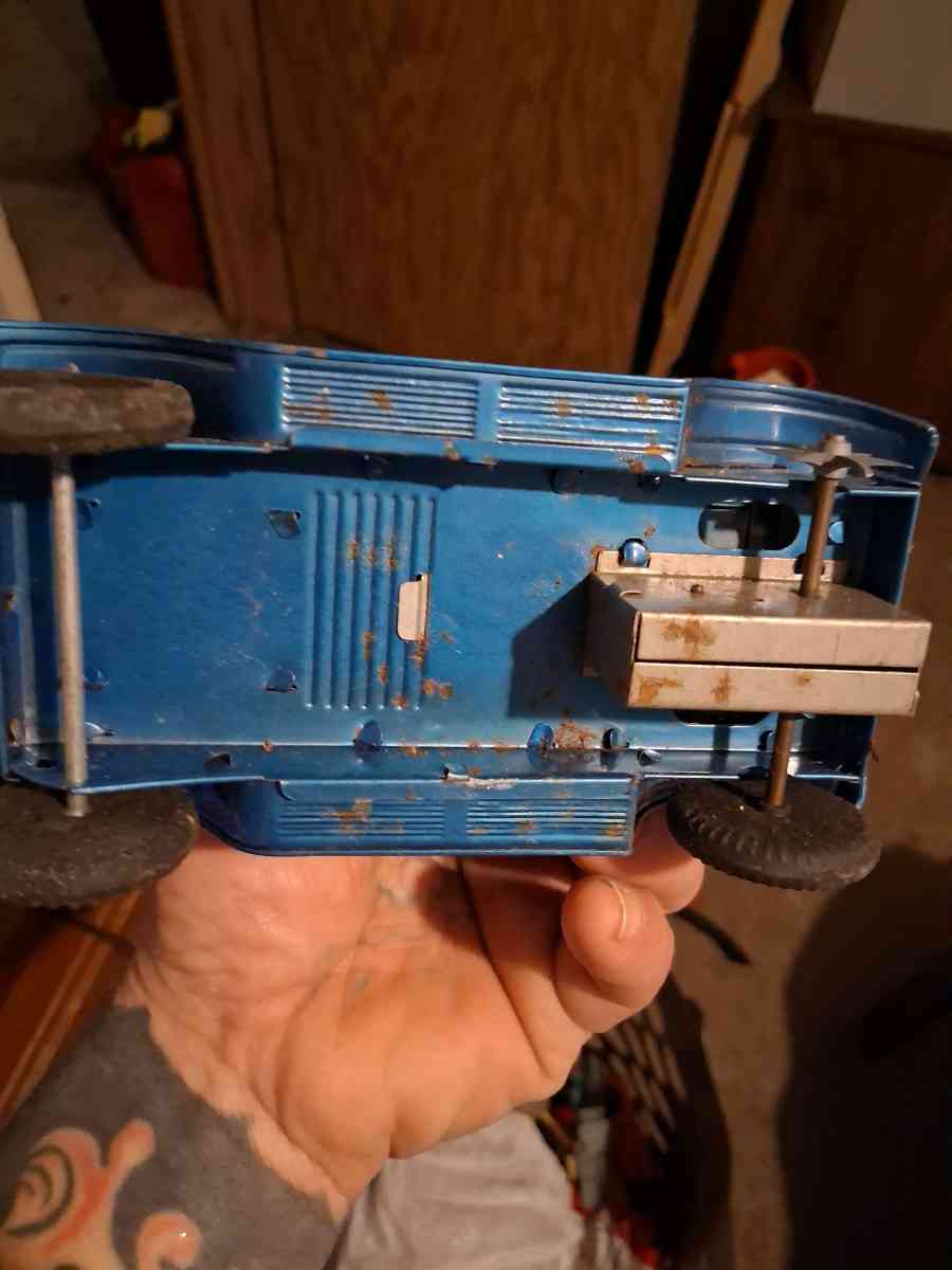 friction drove toy car 1950s or 60s - Laurens, South Carolina - FleaMarketBay