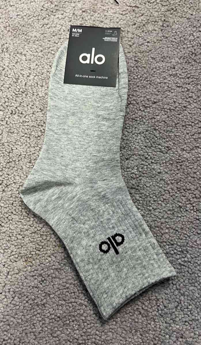ALO Yoga Half Crew Socks unisex Medium - Albany, New York - FleaMarketBay