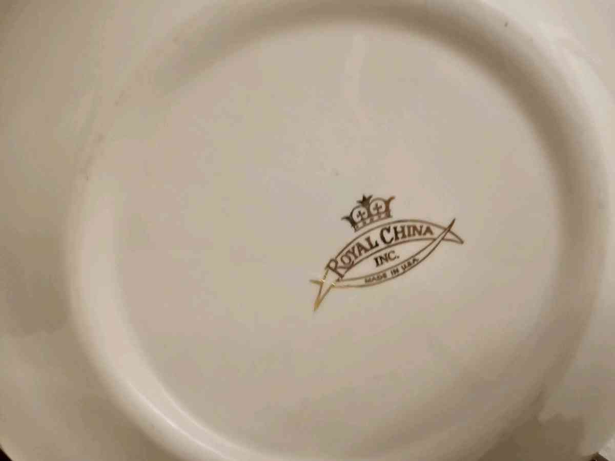 vintage Royal china inc memory lane pink rose dinner plates - Manitowoc, Wisconsin - FleaMarketBay