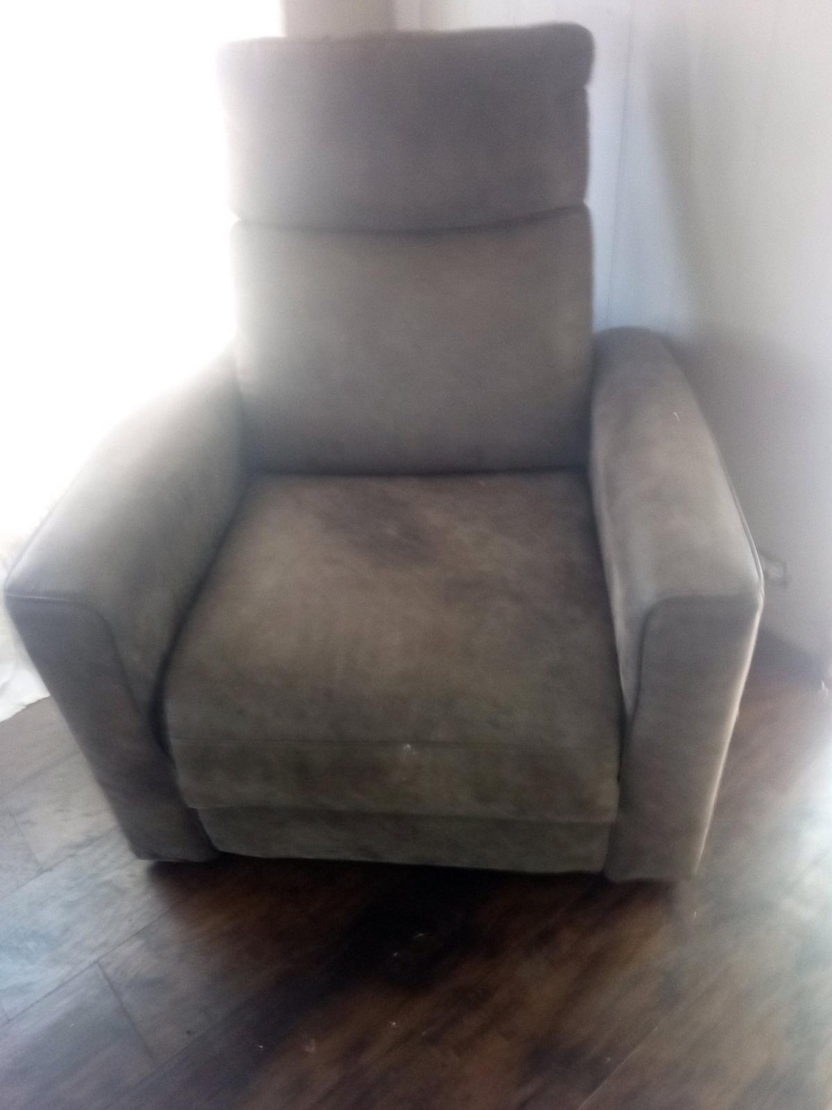 electric recliner - Hemet, California