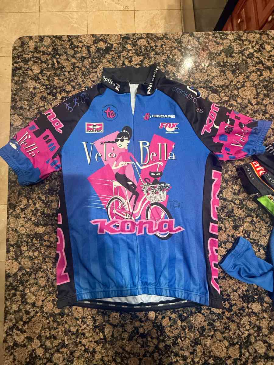 Cycling Jerseys Mdium Size - Los Angeles, California