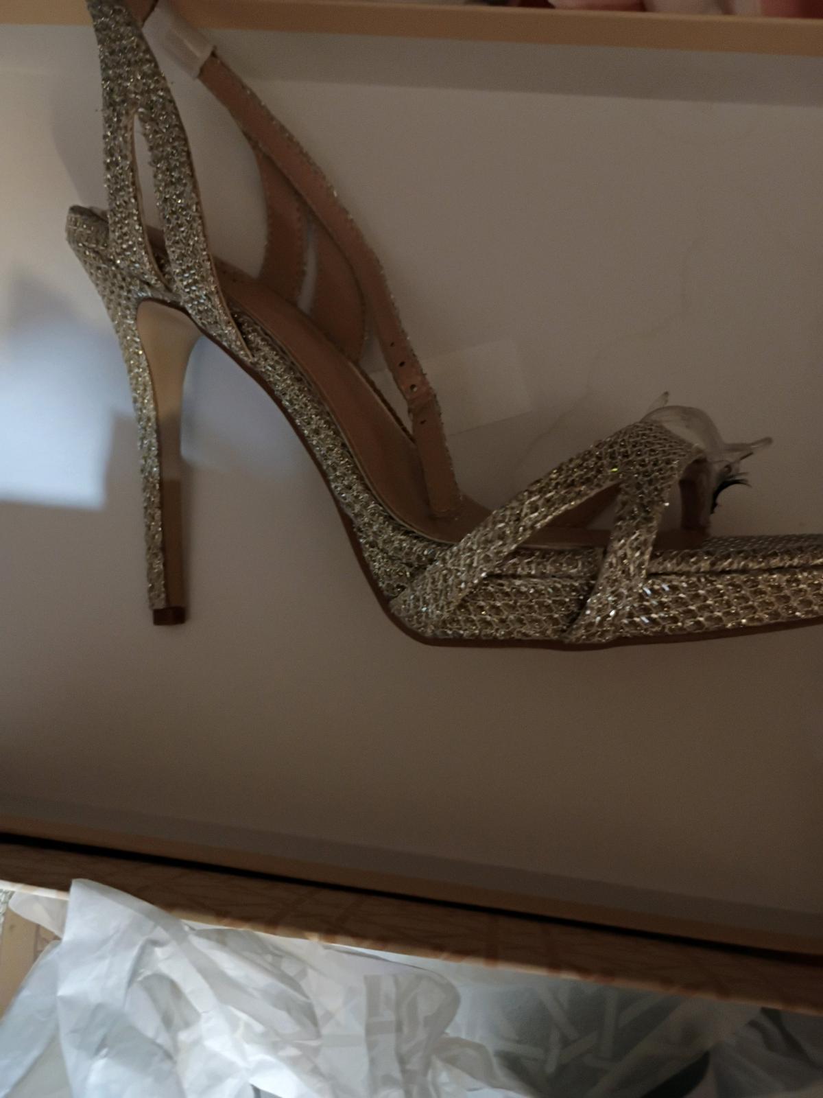 jewel Badgley mischka shoes - Phoenix, Arizona - FleaMarketBay