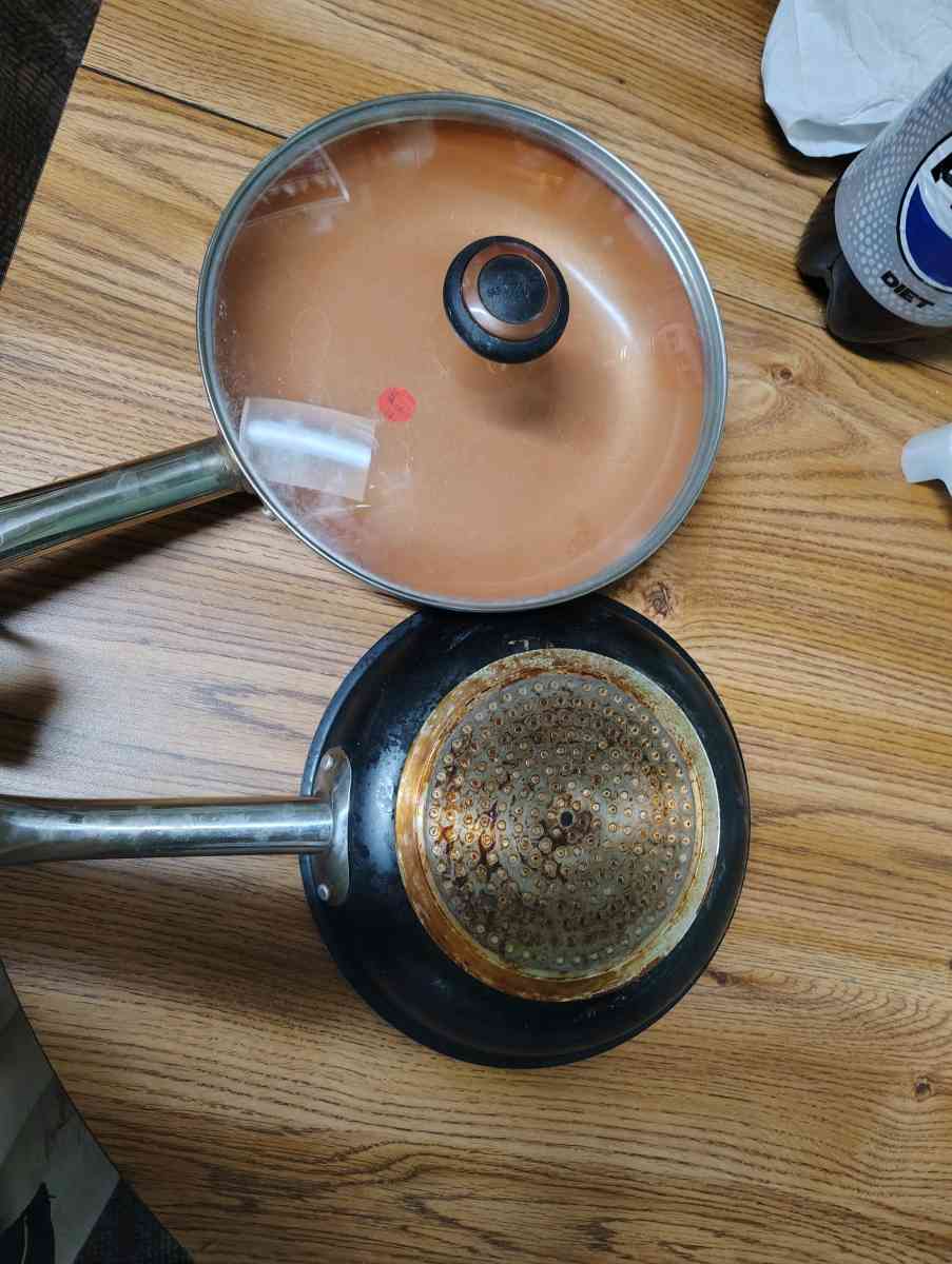 Faberware skillets 5 and 1pot with lid - Saint Joseph, Missouri - FleaMarketBay