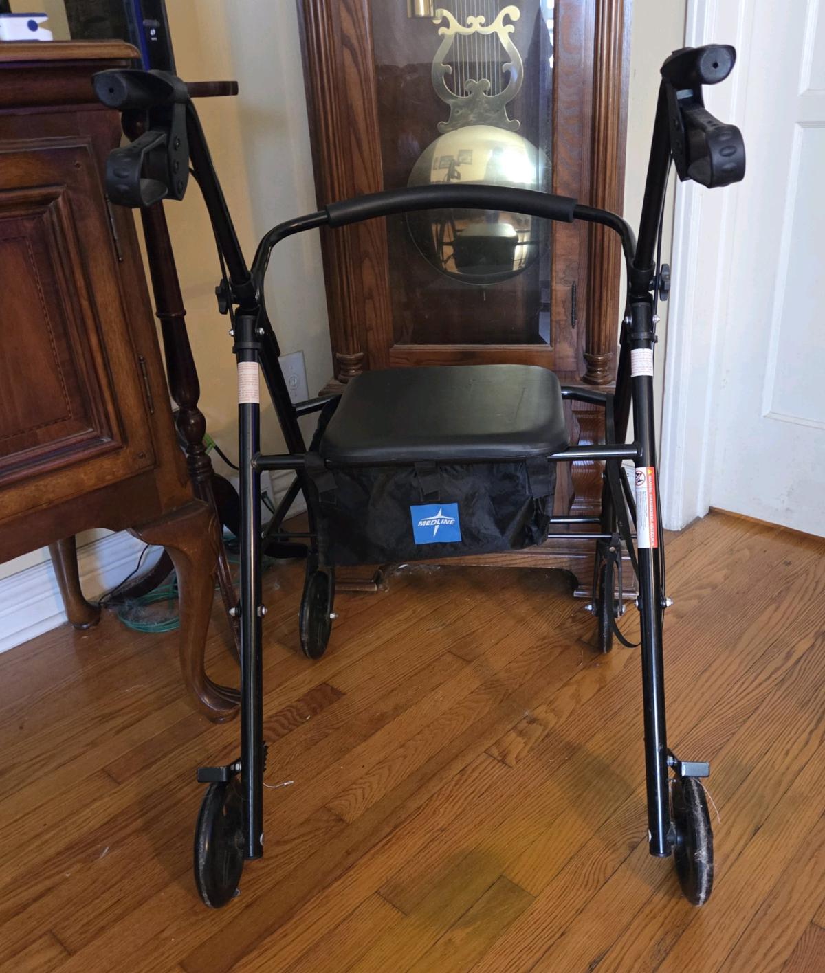 Medline Basic Rollator with seat - Inglewood, California - FleaMarketBay