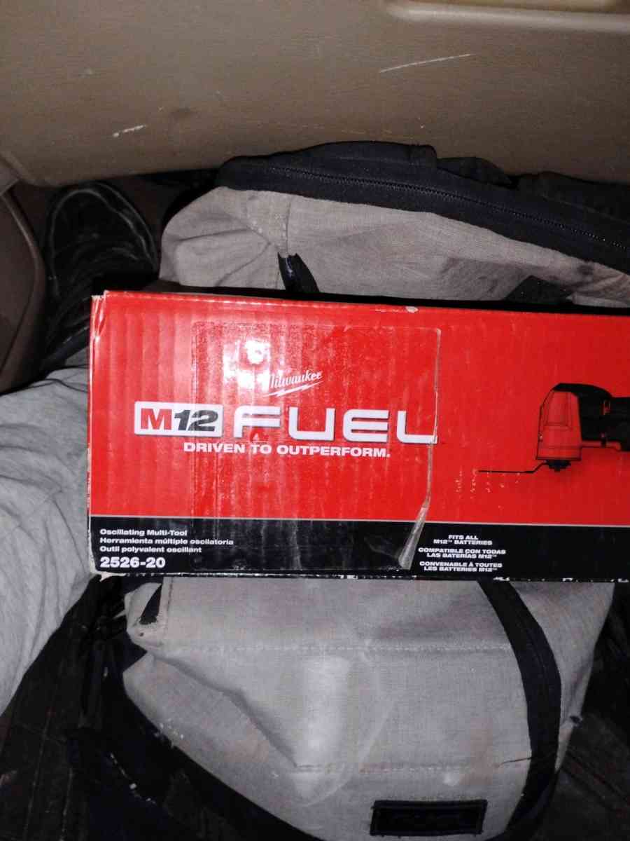 Milwaukee M12 Oscillating Multi tool - Peoria, Illinois - FleaMarketBay