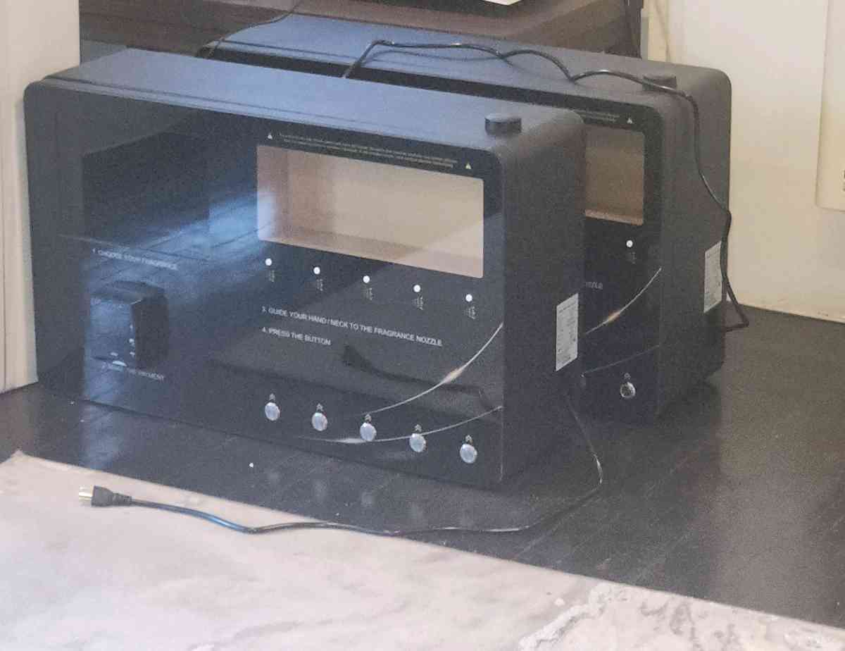 perfume spray wall mounted vending machine - Beverly Hills, California - FleaMarketBay