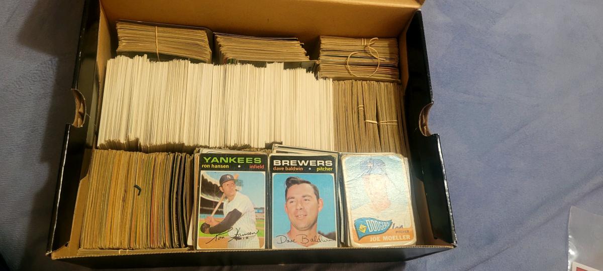 sports cards  whole lot - Miami, Florida - FleaMarketBay