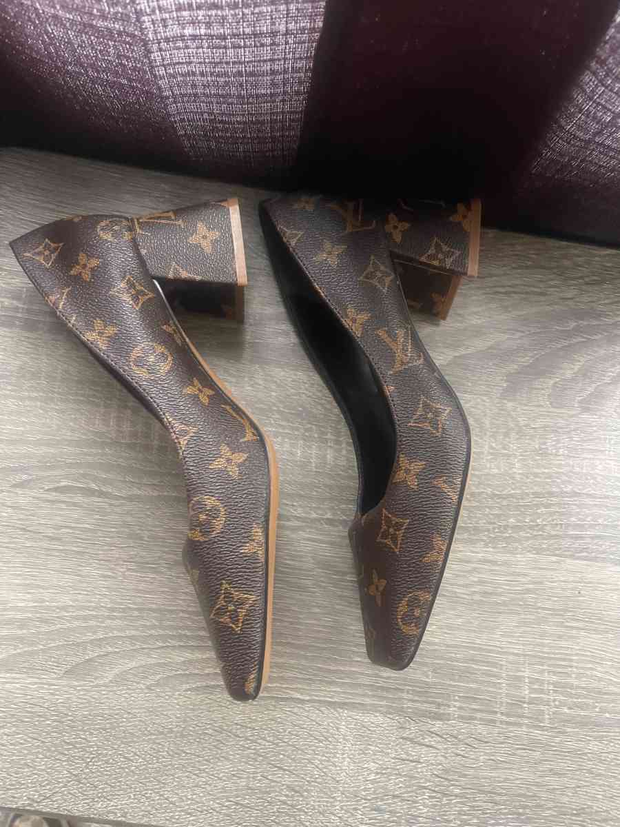 heels - Corpus Christi, Texas - FleaMarketBay