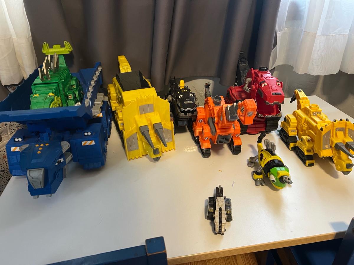 Dinotrucks