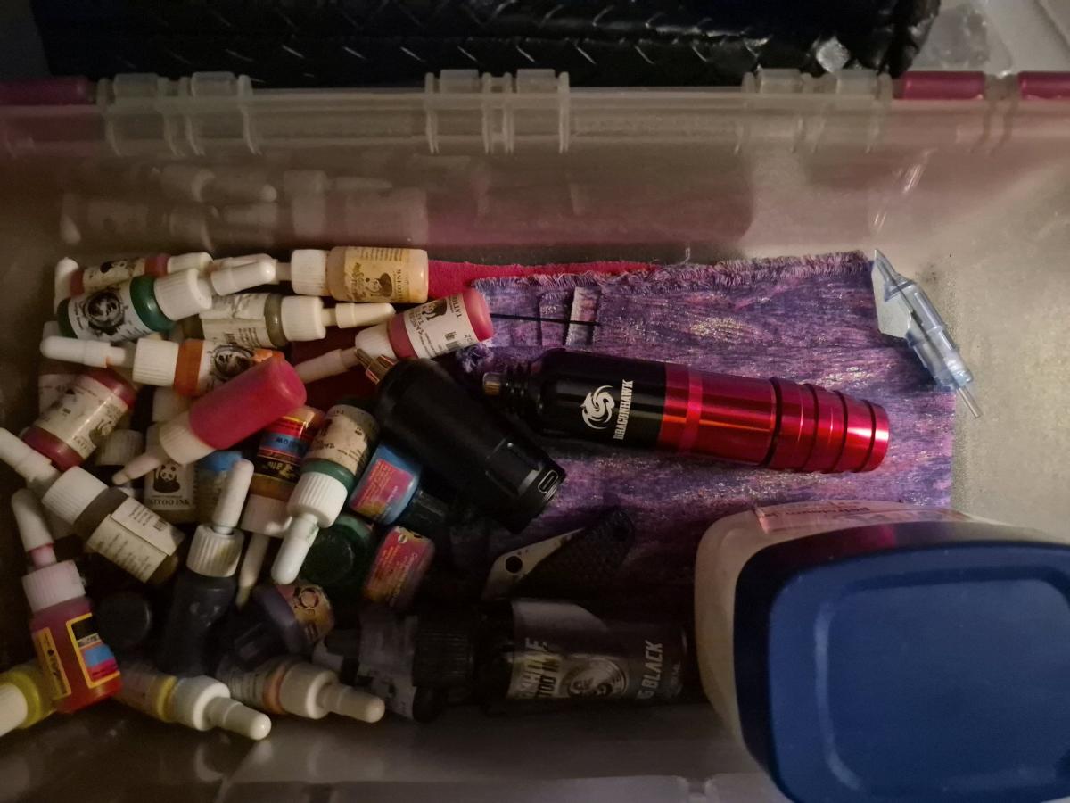 My tattoo kit in the paint is a battery chargerEvery color g