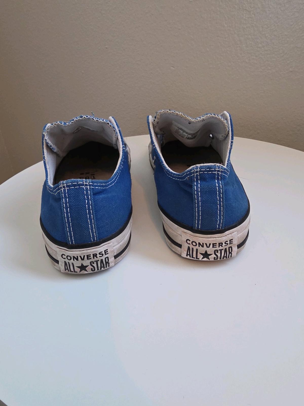 royal blue Converse - Riverside, California - FleaMarketBay