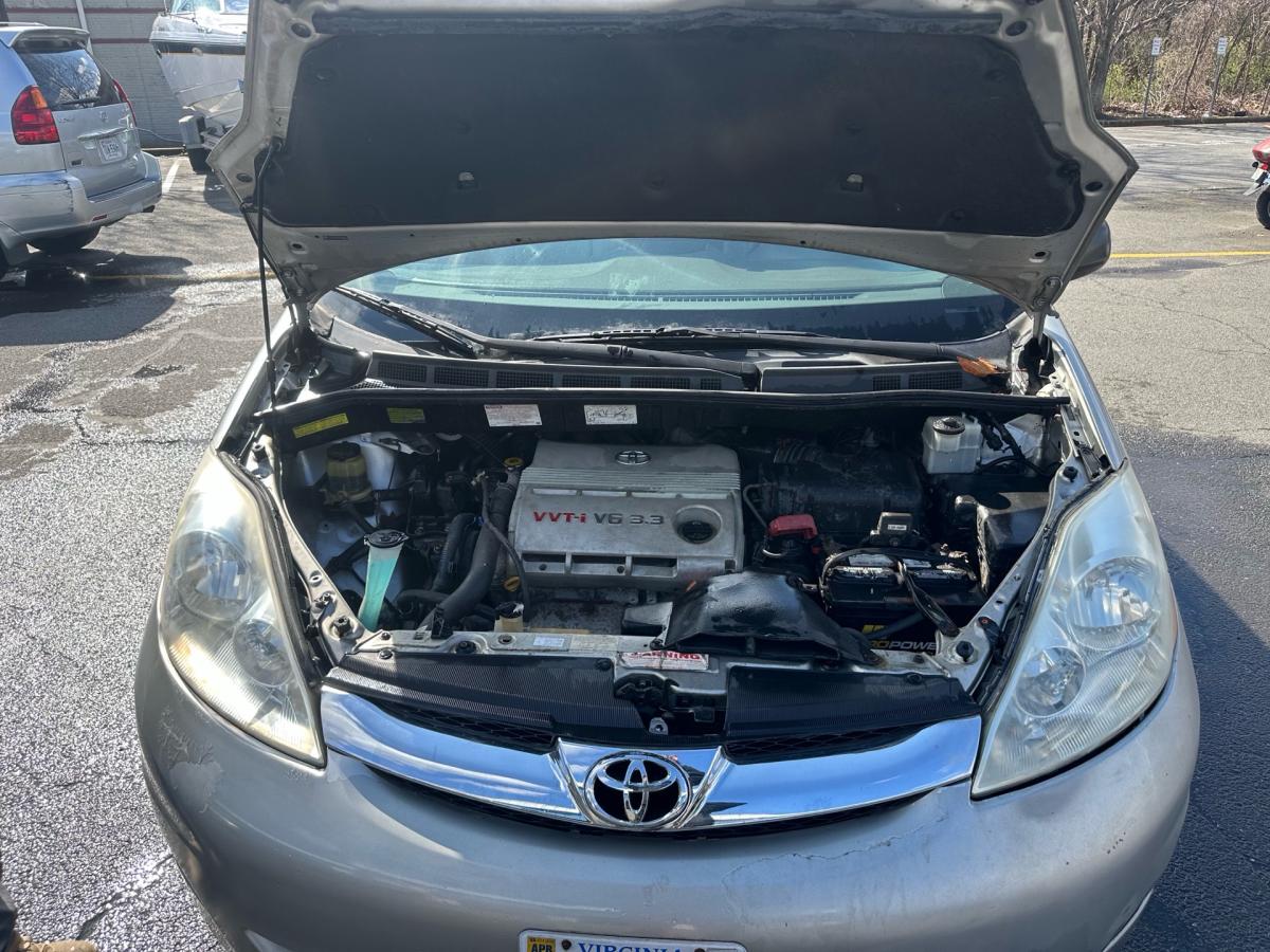 to2007 Toyota Sienna Wheelchair Van White 92k miles - Achilles, Virginia - FleaMarketBay