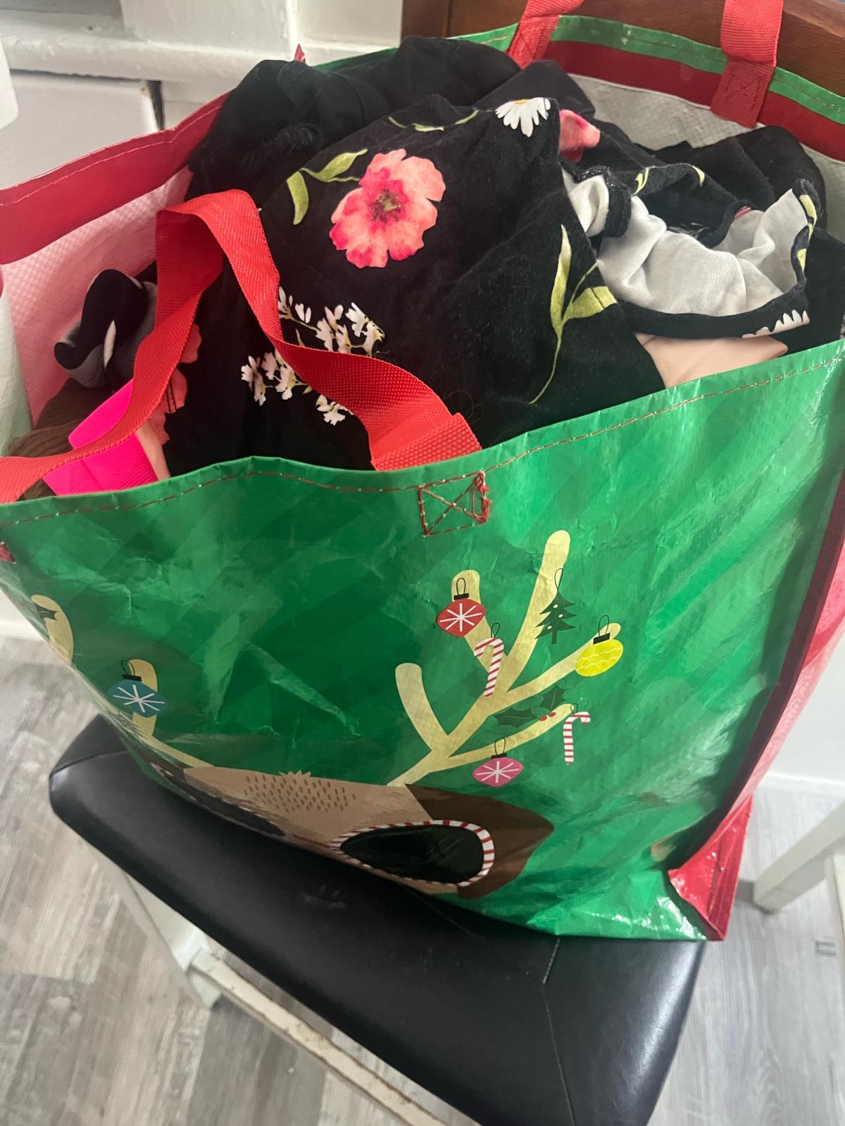 big bag of womens clothes - Manchester, New Hampshire