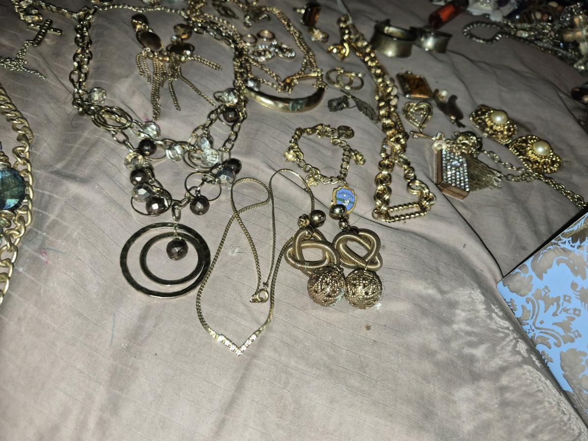 fashion jewelry - Cochran, Georgia - FleaMarketBay