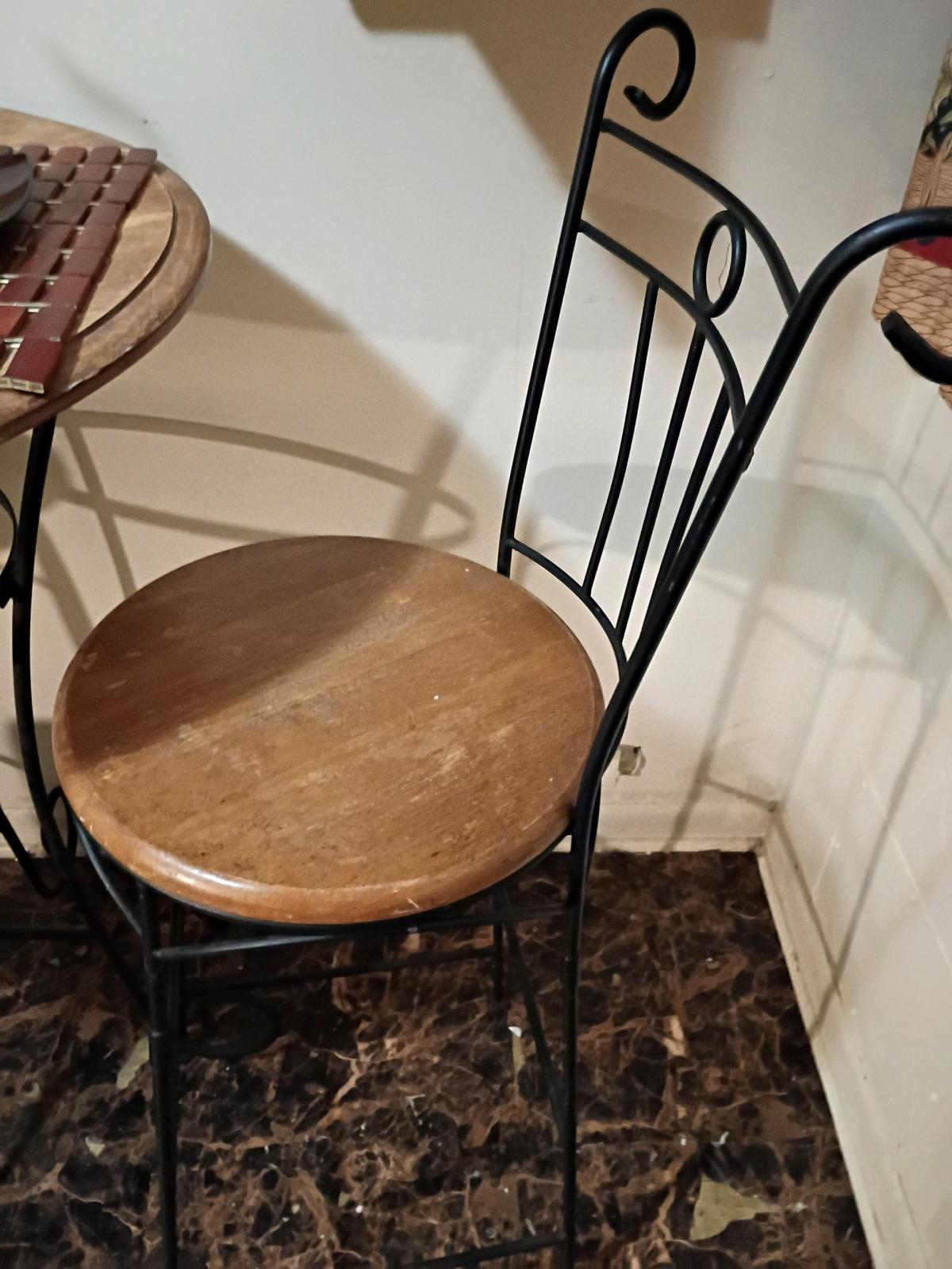 table set 2 hight chairs - Chesapeake, Virginia - FleaMarketBay