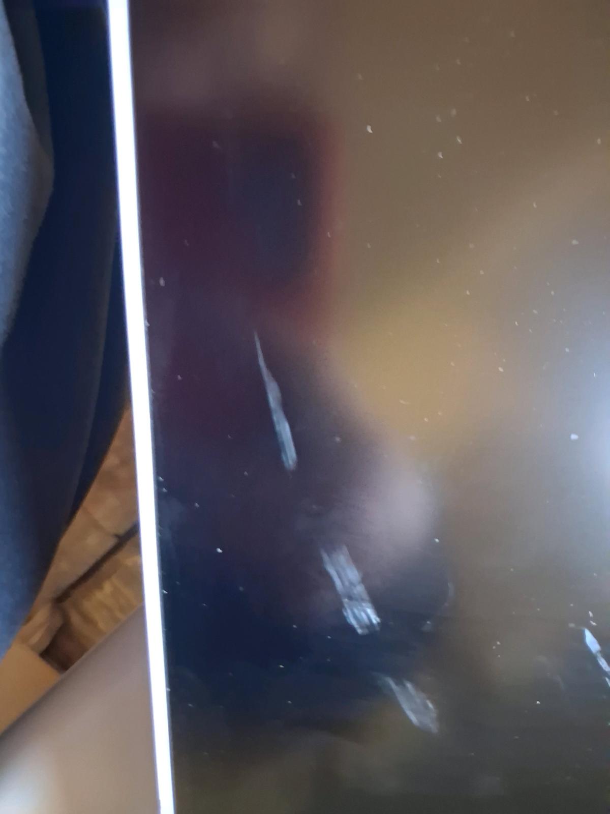 hp all in one desktop with scuff on screen but functional - Springfield, Missouri - FleaMarketBay