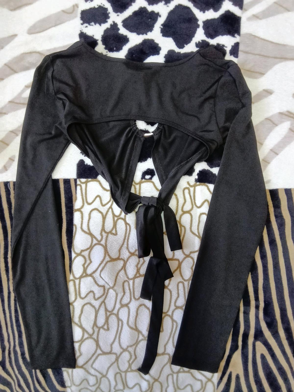 Black Long Sleeve Crop Top - Pomona, California - FleaMarketBay