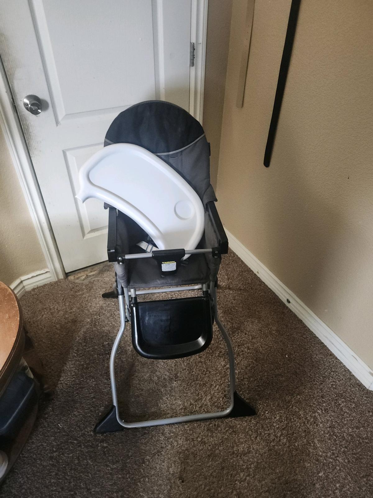 Cosco Kids Simple Fold Deluxe High Chair - Lucerne Valley, California - FleaMarketBay