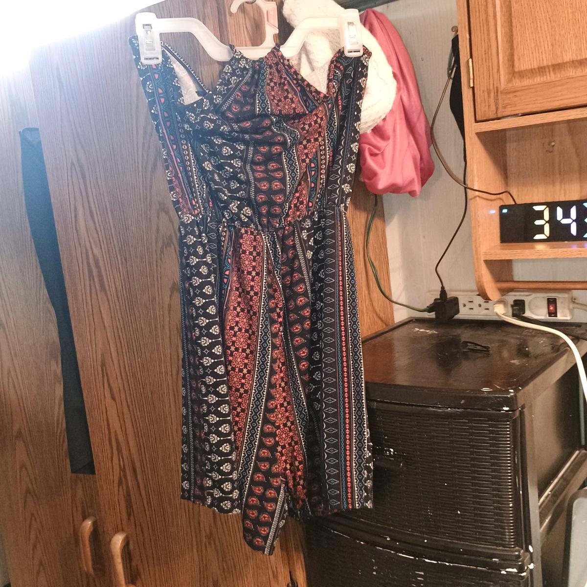 xs SM and medium dresses  jumpers and  intimates - Moundsville, West Virginia - FleaMarketBay