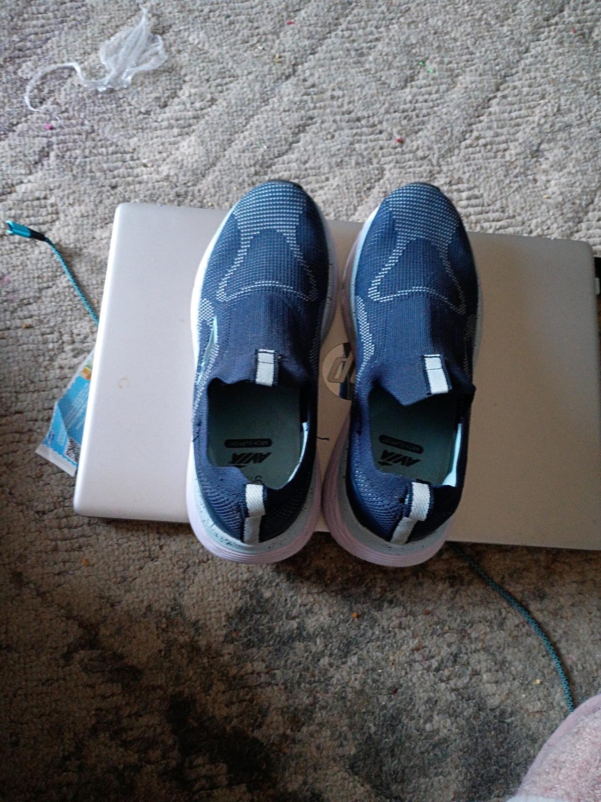 Womens sneakers - Winnebago, Illinois - FleaMarketBay