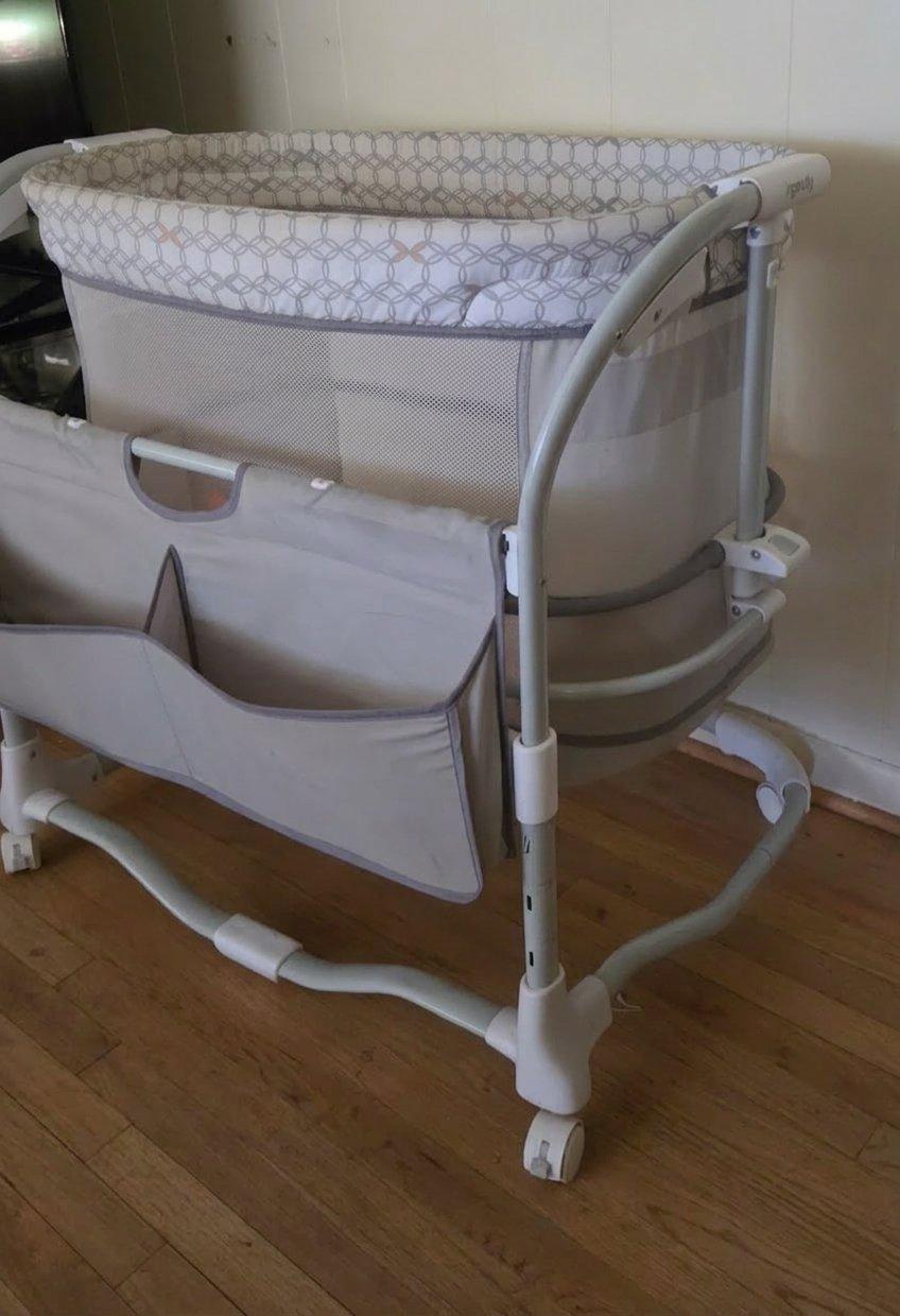 Baby Bassinet - Dallas, Texas - FleaMarketBay