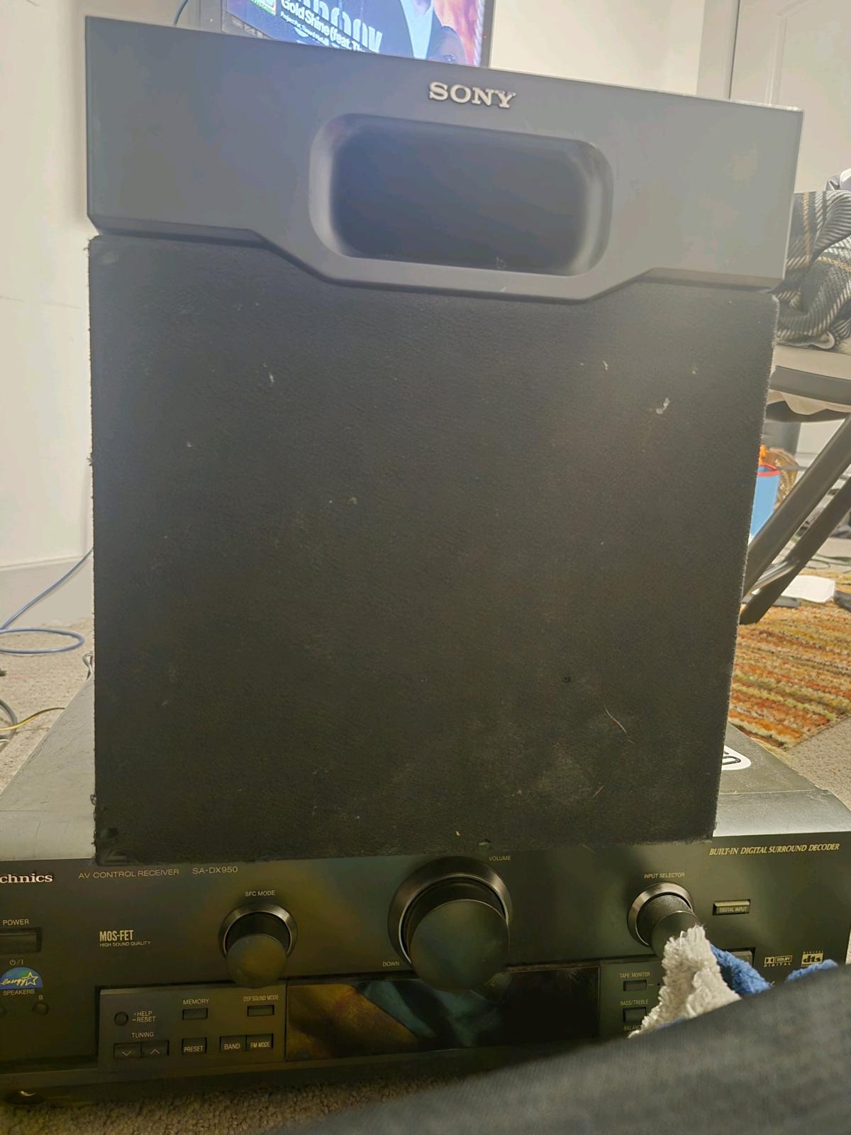 4 speakers 8 inch sub sound bar and receiver - Layton, Utah - FleaMarketBay