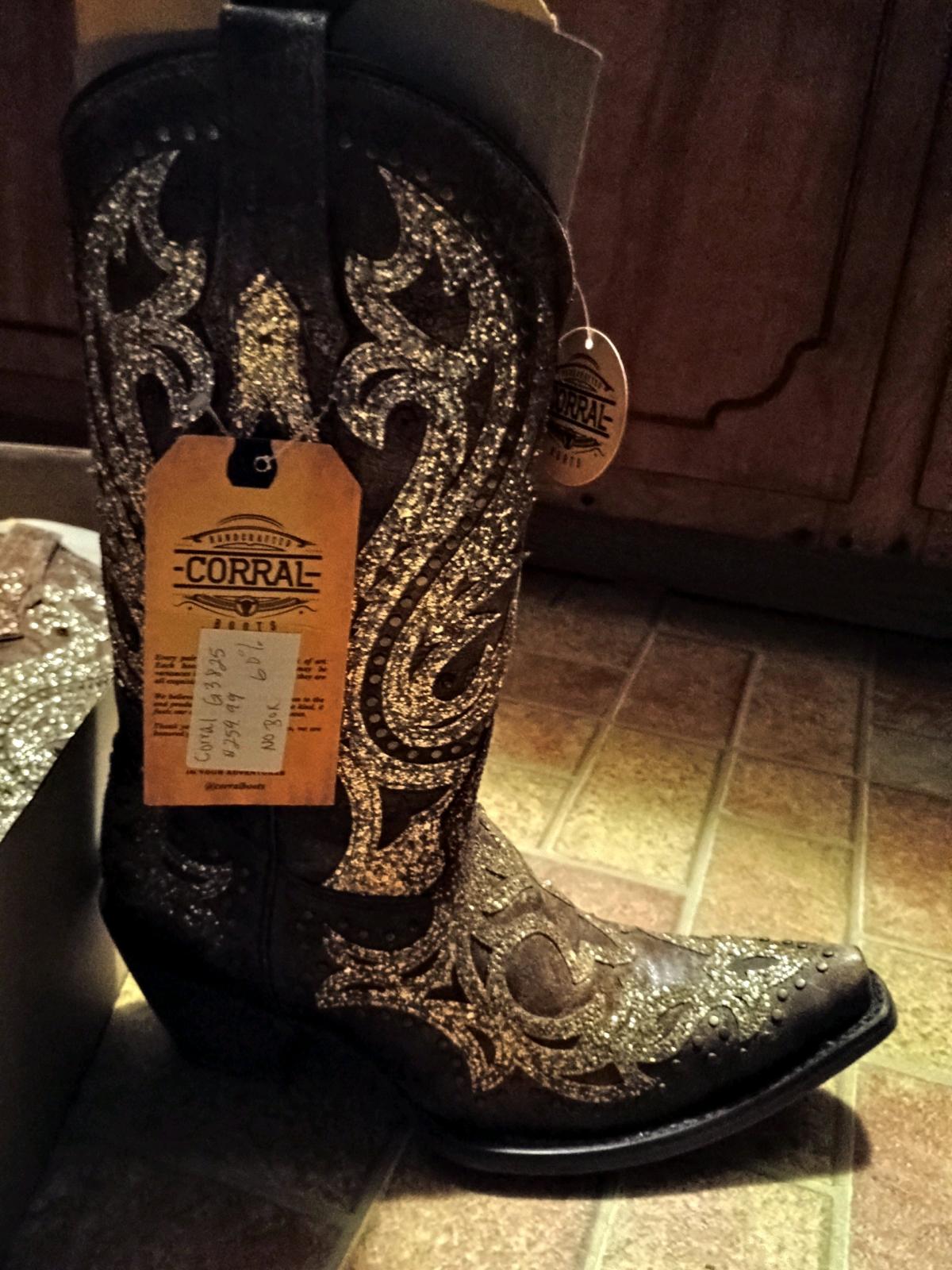 corral boots size 9 - Cleveland, Texas - FleaMarketBay