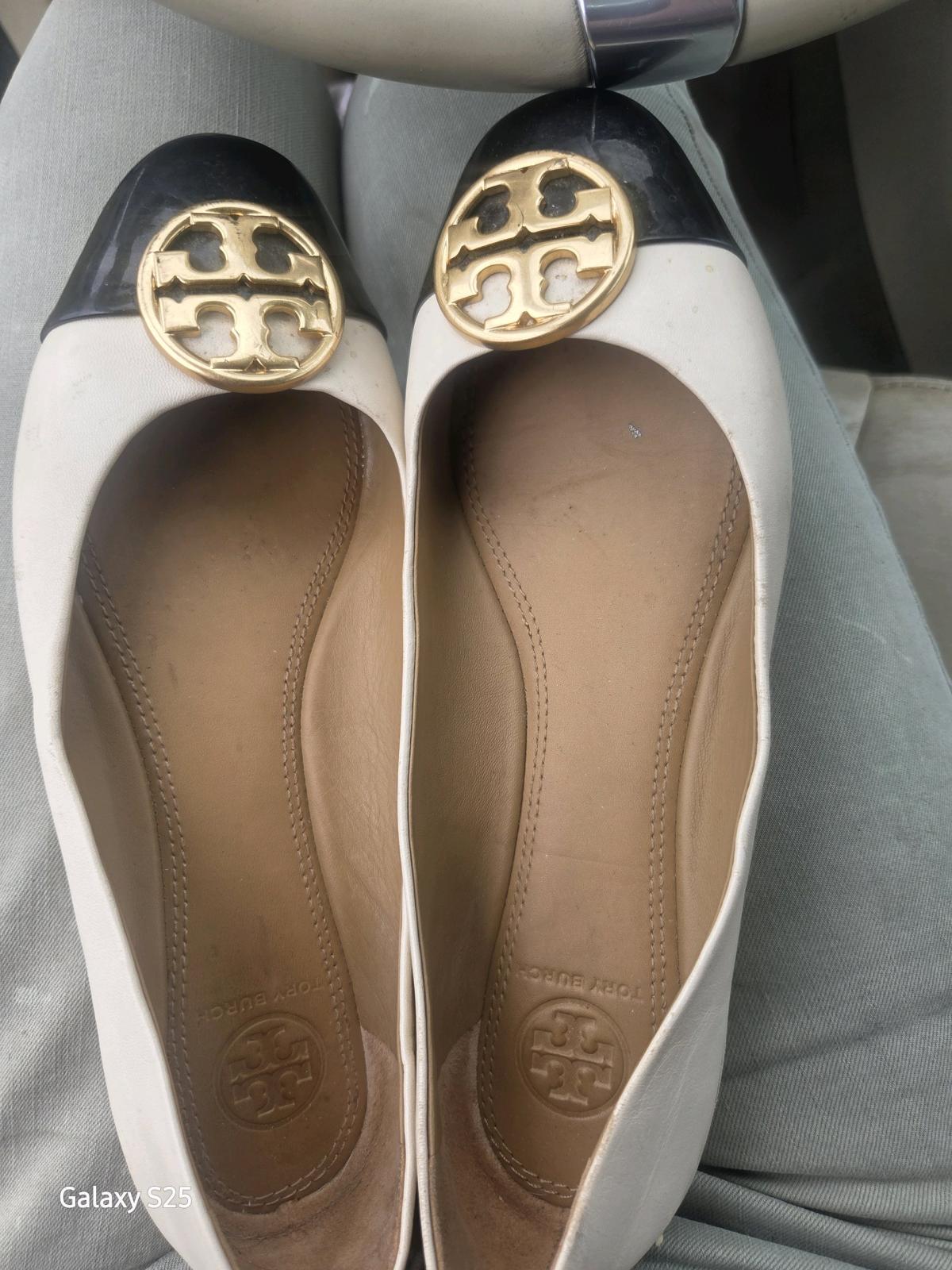 Tory Burch Sandals - Spartanburg, South Carolina - FleaMarketBay