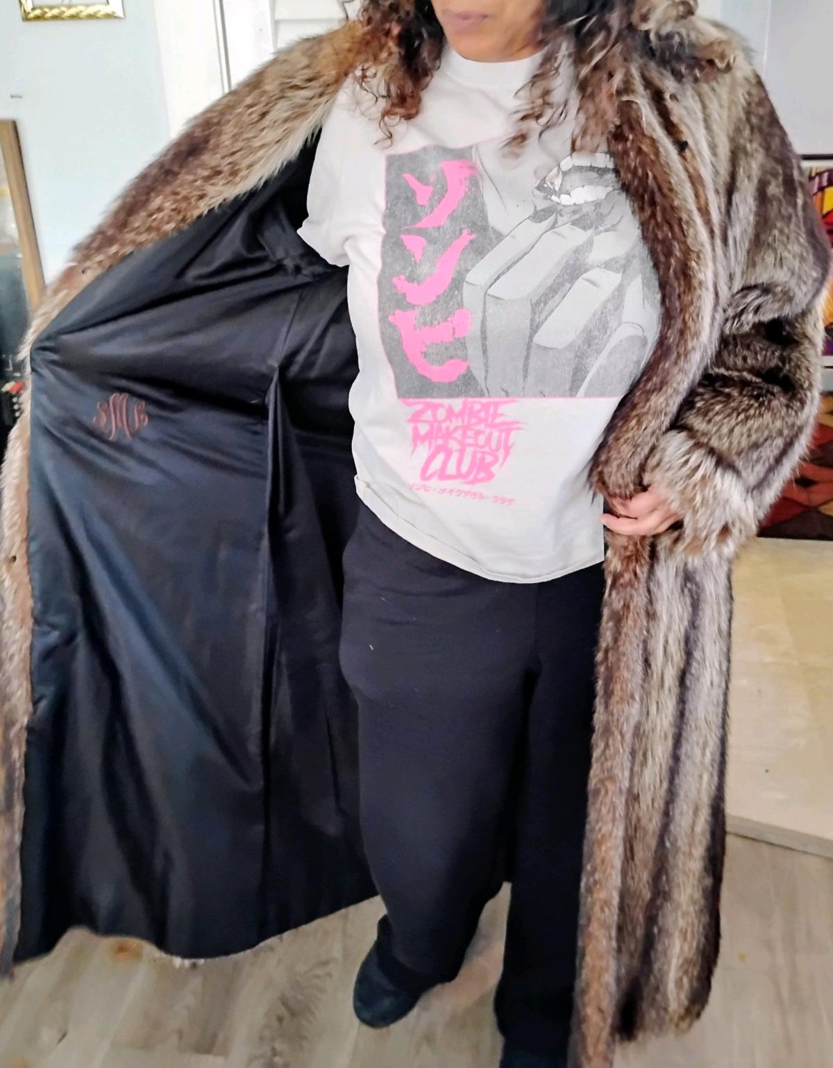 luxurious full length striped raccoon coat - Wenham, Massachusetts - FleaMarketBay