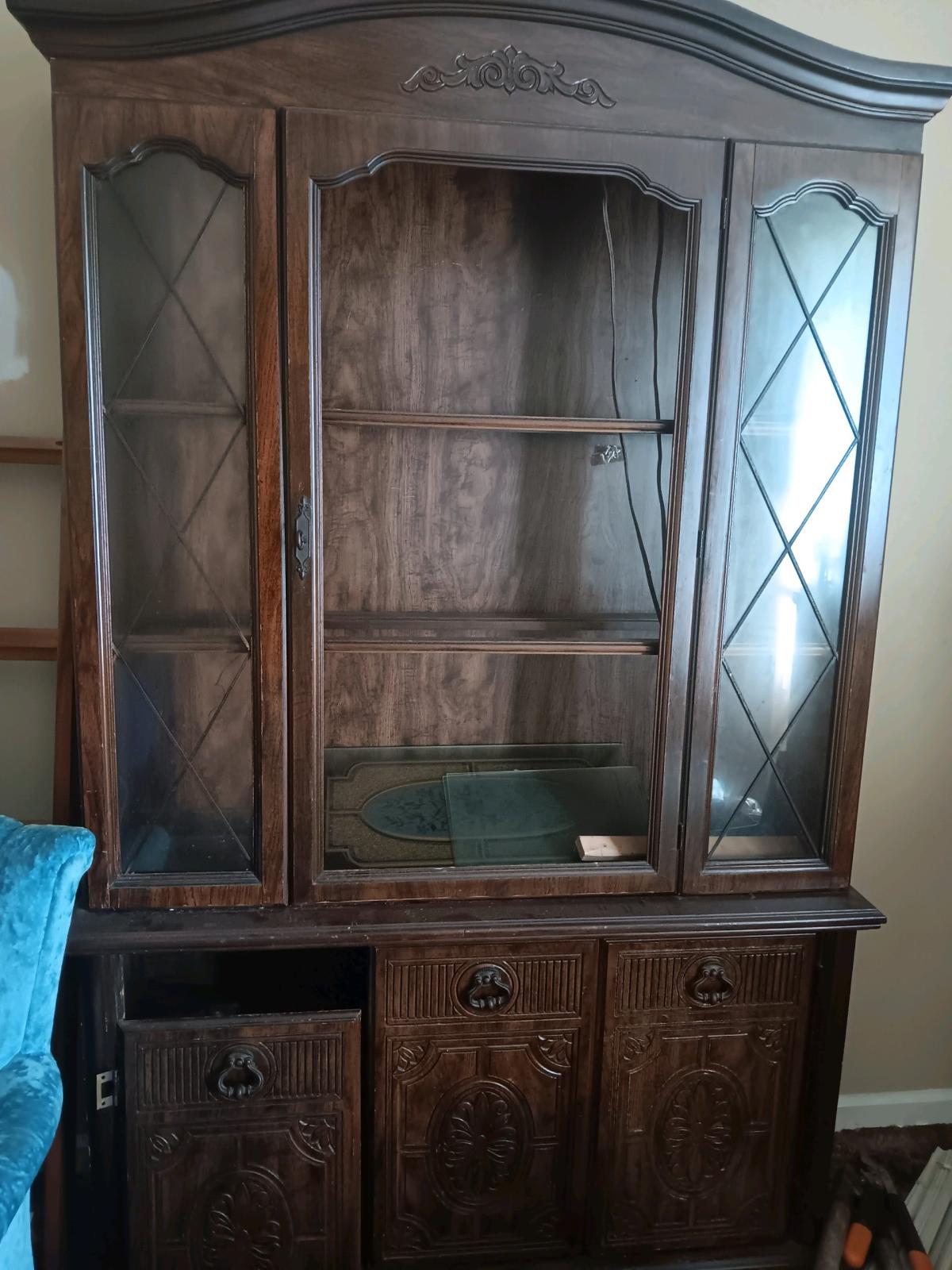 China cabinet - Shelbyville, Tennessee - FleaMarketBay