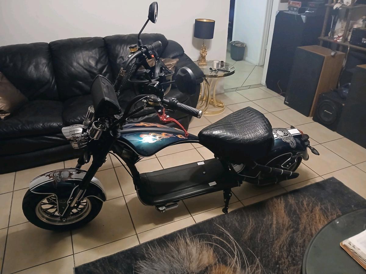 2022 eahora m1p 2000w scooter - Las Vegas, Nevada - FleaMarketBay