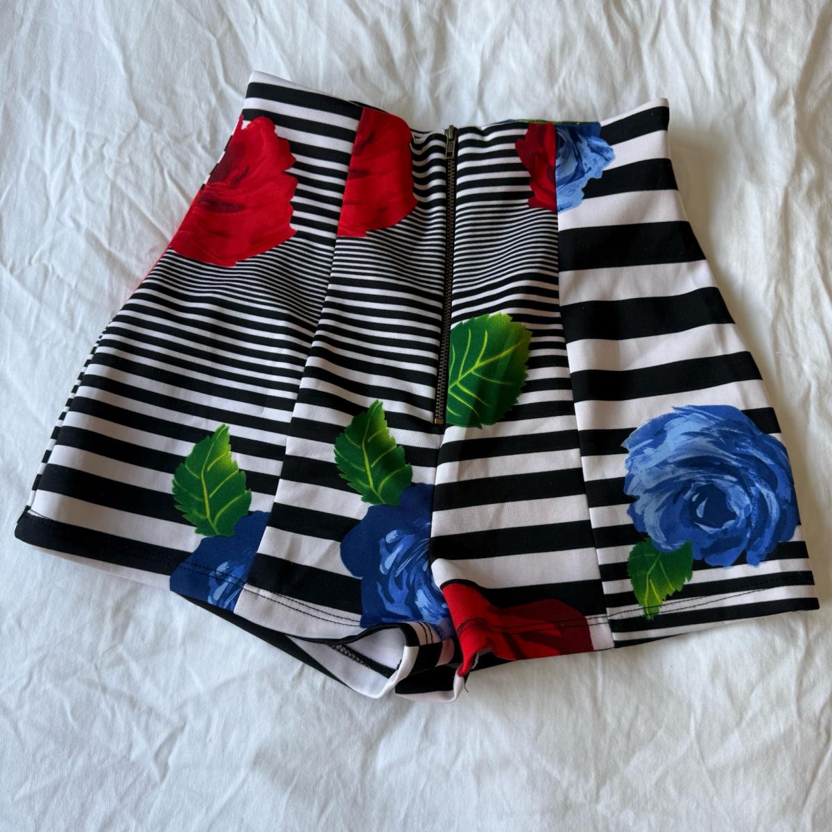 Chic Black  White Striped Floral Skort  High Waist  Red - Los Angeles, California - FleaMarketBay