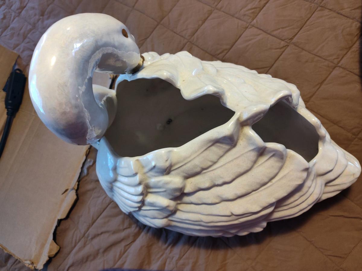 swan white mouth gold - Fresno, California - FleaMarketBay