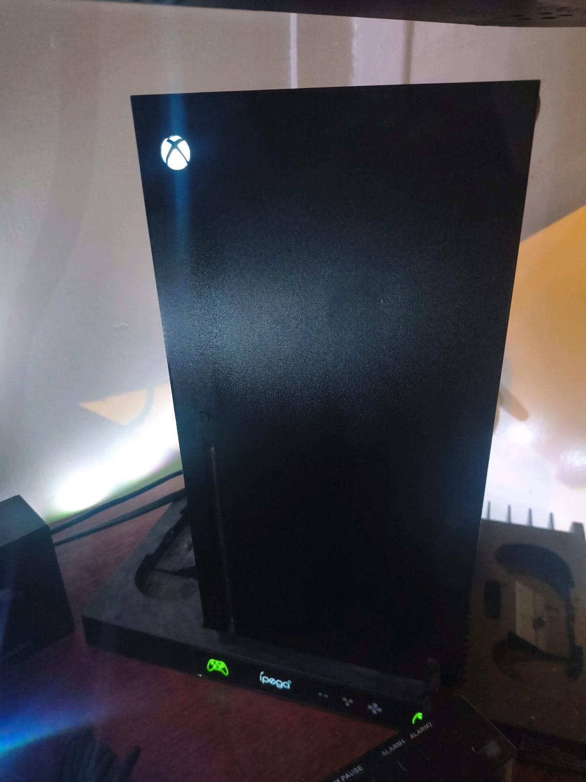 Xbox series x  1 TB one controller and cords