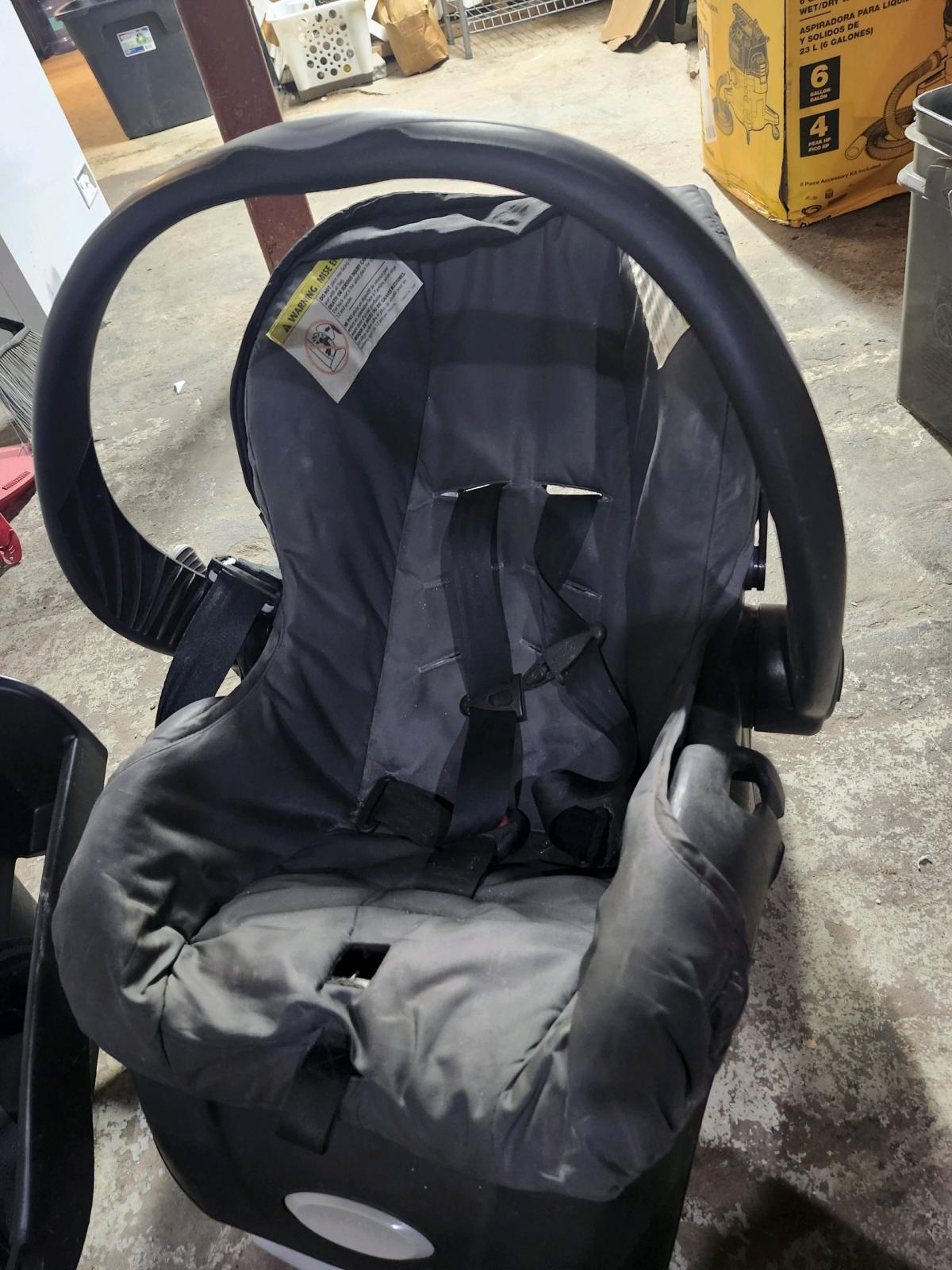 Baby carrier in good condition - Salem, Ohio